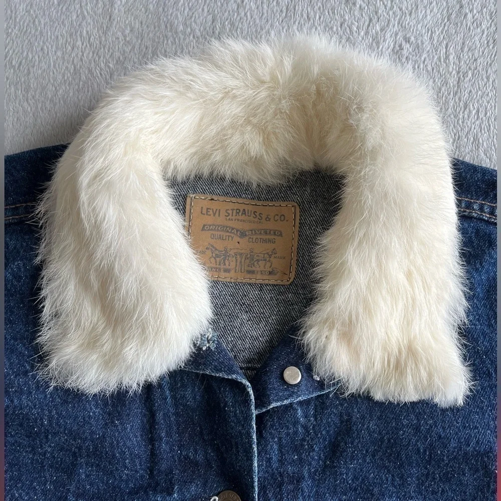 Vintage Levi's Fur Collar Denim Trucker Jacket Women's Size M USA - Picture 4 of 10
